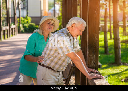 Senior male dans la douleur. Banque D'Images