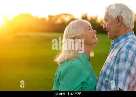 Vieux couple souriant. Banque D'Images