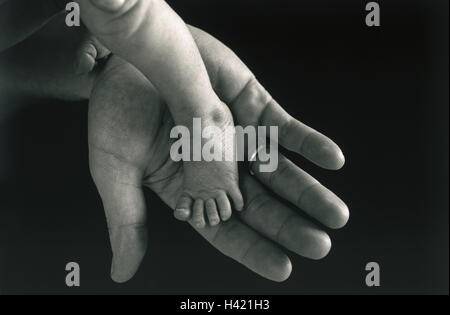 La main de l'homme, enfant, pied, b/w, Banque D'Images