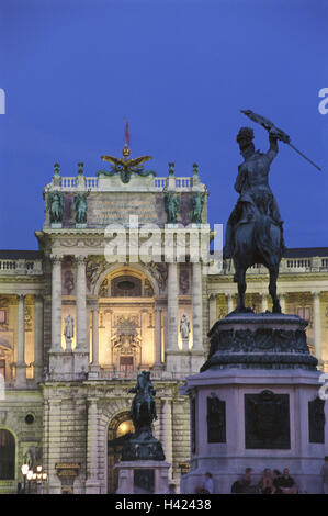 L'Autriche, Vienne, héroïques, l'espace nouveau château, statue équestre de l'archiduc Karl, crépuscule, Europe, capital, Hofburg, bâtiments complexes, 19 cent., les bâtiments, la structure, l'architecture, le style architectural, la splendeur de la construction, de l'espace, image figée, purger, monument, le souvenir, l'arrière-plan, statue, le prince Eugène, art, culture, lieux d'intérêt, point d'intérêt, soir Banque D'Images