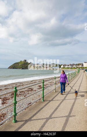 La ville balnéaire de Porthmadog dans la baie Cardigan, Gwynedd, Pays de Galles, Royaume-Uni Banque D'Images