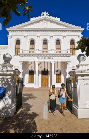 L'Afrique du Sud, l'ouest, cap, Stellenbosch, université, campus, objectif, les élèves, l'éducation, d'un bâtiment, bâtiment universitaire, quartier de l'université, de l'étude, d'enseignement, d'entrée, College, Université d'élite, l'architecture, historiquement, l'école, de style colonial, l'Afrique, le cap-en Néerlandais, destination, street, park, destination de vacances, région viticole, la Province du Cap, le tourisme, les arbres, les gens, les filles, deux, point d'intérêt, vignobles, Banque D'Images