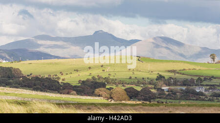 Cader Idris Cadair Idris) (vu de la montagne près de la Baie de Cardigan Tywyn, au nord du Pays de Galles, Royaume-Uni Banque D'Images