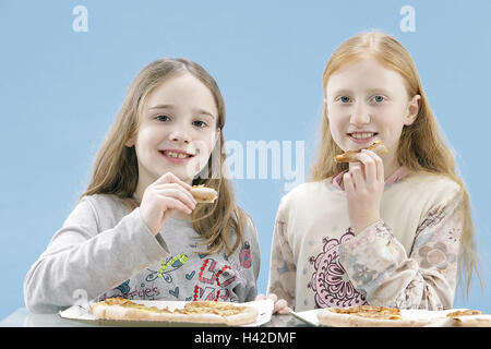 Les filles, deux, pizza, manger, portrait, Banque D'Images