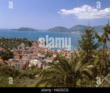 L'Italie, Ligurie, Riviera Tu le Levant, Lerici, locale, port, Europe, Cinque Terre, 'Golfo della Spezia', 'golf La Spezia', château, parc du château, 13 100., les bassins des ports, des bottes, des navires, des paysages côtiers, côte, l'été Banque D'Images