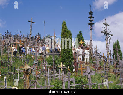 La Lituanie, Vilnius, les croix de montagne, 'Kryziu Kalnas', croix, visiteurs, Summers, aucun modèle de presse, Europe, Eurasie, Nordosteuropa, États baltes, les États baltes, Lietuva, Lietuvos Respublika, Nordlitauen Schawli, Schaulen,, Hill, la colline du château, sh Banque D'Images