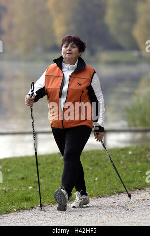 Lacs cours senior marche nordique femme 60 70 ans meilleur age vetements de sport sportily motion executez la technologie etages l etage entree sport sport hobby loisirs sport tendance l activite de r...