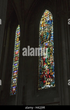 France, Normandie, Rouen, cathédrale Notre Dame, à l'intérieur, fenêtre en verre, de couleurs vives, ville, point d'intérêt, église, cathédrale, église gothique, détail, fenêtre, verre coloré, darkly, lumière, ombre, obscurité, foi, religion, de motifs, de manteaux, d'armes, la religion, la spiritualité, spiritualité, BT Banque D'Images