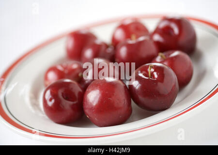 Les prunes, rouge, plaque, Banque D'Images