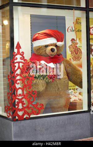 L'Avent, l'achat de passage, vitrine, décoration, ours, Santa's hat, Noël, yule marée, shopping arcade, le chargement, l'entreprise, Einkaufstrasse, shop-window decoration, Santa, l'ours, en grande partie, hors gabarit, peluche, jouets, bouquet, stand, décoration de Noël, de la publicité, à l'extérieur, Banque D'Images