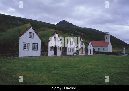 L'Islande, Laufas, musée, maisons d'ode de gazon, tourbe ferme, île, l'Islande, point d'intérêt, maisons, maisons, terrasse, église, église, foi, religion, christianisme, prairie, ciel, cloudies, à l'extérieur, déserte, Banque D'Images