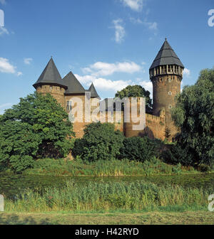 L'Allemagne, en Rhénanie du Nord-Westphalie, Krefeld, château d'eau, château de Linn, douves, musée, château fort, tour ronde, saut à l'eau, point d'intérêt, à l'extérieur, déserte, arbres, Banque D'Images