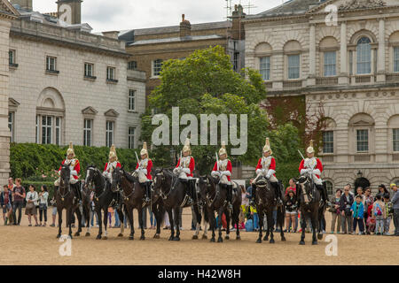 Relève de la garde à Horseguards Parade, Westminster, Londres, Angleterre Banque D'Images