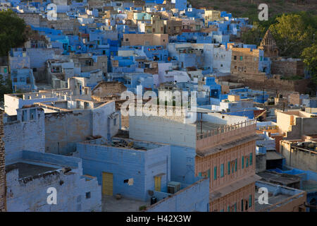 L'Inde, Rajasthan, Jodhpur, vue sur ville, maisons, façades, bleu, Banque D'Images