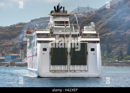 LA PALMA, ESPAGNE - 11 SEPTEMBRE : Armas ferry accostage à La Palma Harbour sur septembre 11,2016 à Tenerife, Espagne. Banque D'Images