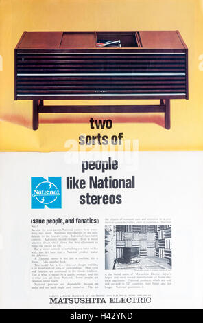 Une double page 1960 publicité publicité nationale par stéréos Matsushita Electric. Banque D'Images