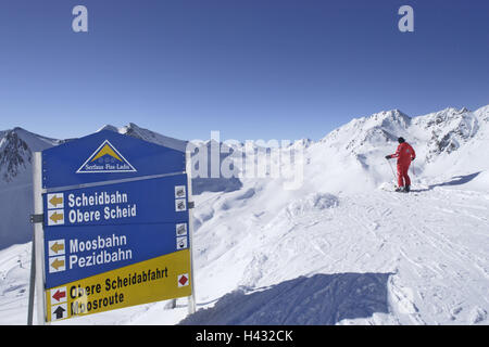 Autriche, Tyrol, Serfaus, supérieurs séparant la piste de ski, panneau,, skieur, Alpes, montagne, montagnes, saison, hiver, neige, neige, sports d'hiver, sports d'hiver, ski, tourisme, tourisme, passe-temps, loisirs, vacances de ski, la poussière de neige, signes, sport, ski, Banque D'Images