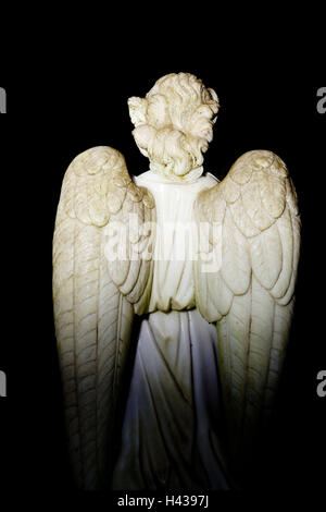 Cimetière, tombeau figure, Angel, pierre tombale, tombe, medium close-up, icône, deuil, décès, démission, la protection, l'ange gardien, BT, pierre, figure de pierre, blanc, aile, aile de l'ange, vue de dos, la propreté, noir, contraste, statue, figure, en marbre, en figure, statue en marbre, lumière, nuit, Banque D'Images