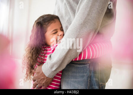 Père et fille hugging Banque D'Images