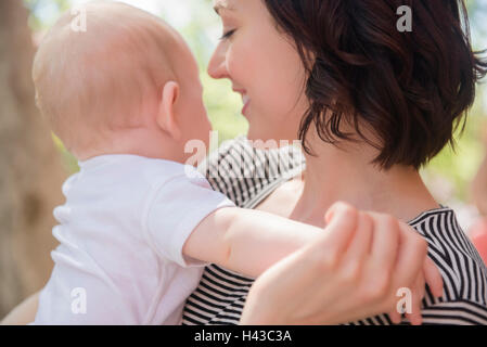 Caucasian mother holding baby son Banque D'Images