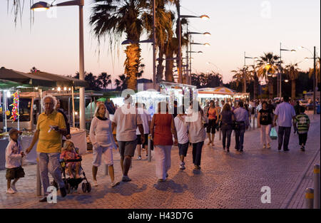 Chypre, Kato Paphos, banque, promenade, vente de souvenirs, touristiques, crépuscule, Banque D'Images