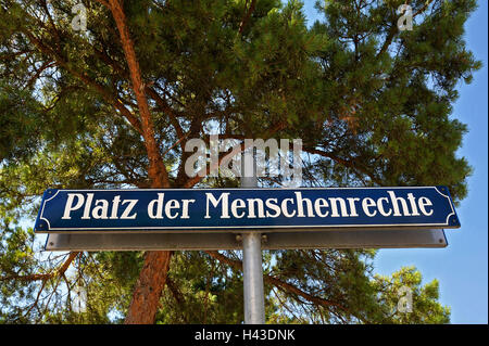 Plaque de rue, Platz der Menschenrechte, place des droits de l'Église évangélique luthérienne, centre communautaire, Messestadt-West, Munich Banque D'Images