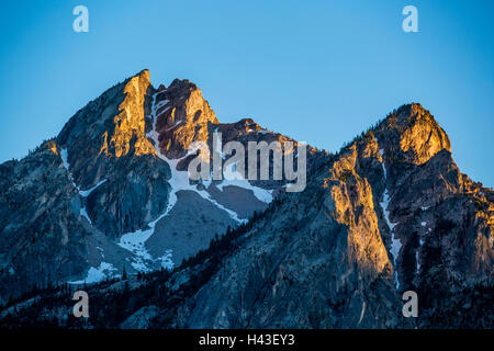 Chaîne de montagnes sur la neige Banque D'Images