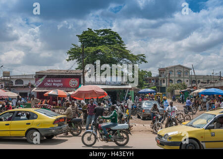 Rue Animée, marché, Douala, Littoral, Cameroun, Afrique Banque D'Images