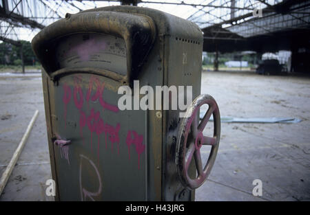 Allemagne, Düsseldorf, dépôt de marchandises, hall, balances, vieux, de la gare ferroviaire, ruine, demi-fini de construire, cassé, détruit, graffiti, abandonné, à l'état sauvage, la démolition, l'expiration, personne, désespérément, de solitude, de l'industrie, de la caserne, Banque D'Images