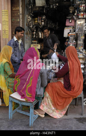 L'Inde, du Rajasthan, Bikaner, magasins, hommes, femmes, boutique, le modèle ne libération, Banque D'Images