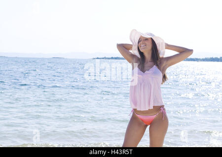 Femme, jeune peuplement, mer, la plage, le soleil, profitez de Banque D'Images