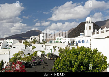 Espagne, Canaries, Lanzarote, Playa Blanca, vue d'un lieu, le Gran Melia Volcan, montagne, Banque D'Images