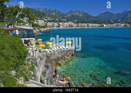 L'Europe, le sud de la France, Monaco, Menton, Le Cap Martin, côte de la bile, Rimpossible échoue, les baigneurs, Banque D'Images