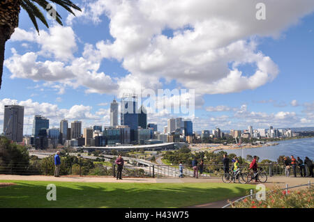 Australia-August,Perth WA,22,2015 : Augmentation de la vue de Perth le paysage urbain du King's Park Jardin botanique de Perth, Australie occidentale. Banque D'Images