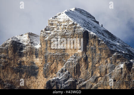 L'Italie, les Dolomites Tofana, Tu Rozes, sommet, le Tyrol du Sud, Tofana, paysage de montagne, montagne, montagnes, massif de montagne, la neige, le froid, la neige, déserte, repos, silence, nature, paysage, nature, la saison, l'icône de l'hiver, ciel, cloudies, Banque D'Images