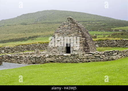 Kerry, Munster, Irlande, péninsule de Dingle, Gallarus Oratory, Bethaus, band, le repos, le silence, la religion, la foi, la structure, l'architecture, muraille de pierre, murs de défense, prés, brouillard, ciel voilé, déserte, la culture, Banque D'Images