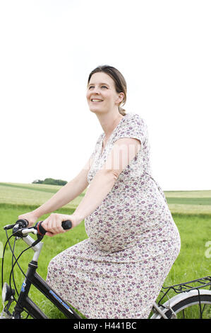 La femme, enceinte, balade à vélo, joyeuse, Banque D'Images