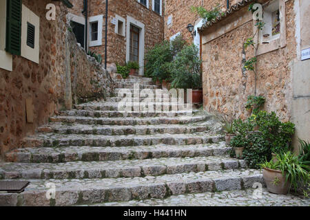 Majorque, Fornalutx, maisons résidentielles, Lane, étapes, l'Espagne, les îles Baléares, Îles Baléares, l'île de maisons, maisons en pierre, bâtiments, cours, escaliers, plantes en pot, en milieu rural, Idyll, atmosphère, personne, la destination, le tourisme, Banque D'Images