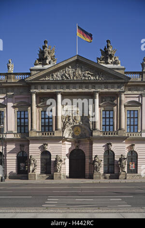 Allemagne, Berlin, Musée historique allemand,, détail, l'Europe, la ville, capitale, Architecture, bâtiment, musée, Histoire, culture, point d'intérêt, architecture, portail, entrée, à l'extérieur, déserte, drapeau, drapeau national, Banque D'Images