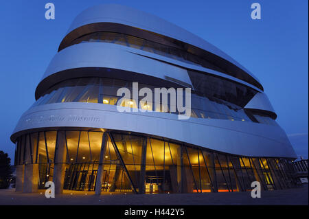 Allemagne, Bade-Wurtemberg, Stuttgart, musée Mercedes-Benz, Banque D'Images