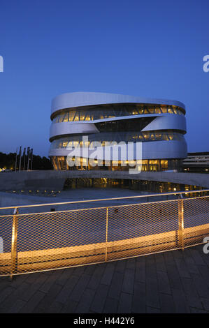 Allemagne, Bade-Wurtemberg, Stuttgart, musée Mercedes-Benz, Banque D'Images