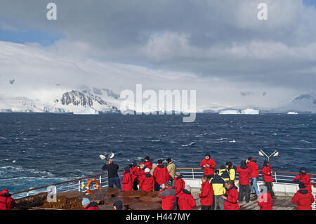 L'Île Eléphant, Shetland du Sud, Point Wild, montagnes, glaciers, mer, bateau de croisière, les touristes, Banque D'Images