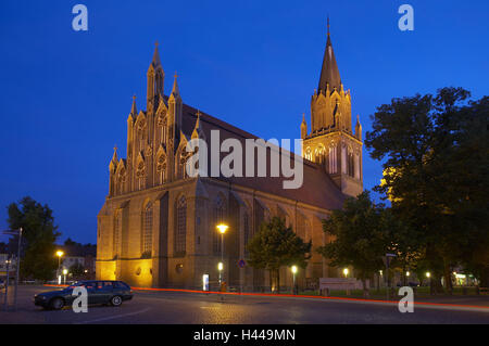 Allemagne, Neubrandenburg, Eglise St Mary, la brique gothique, crépuscule, Banque D'Images