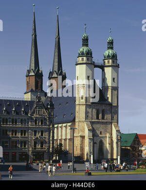 Allemagne (Saxe-Anhalt), Halle, dans le hall, à l'église Saint Marien, passant, à l'extérieur, la ville, le hall, lieu d'intérêts, de la construction, de l'église, église, marché de Saint Marien, Marien's Church, église de style gothique tardif, hall, des tours, des clochers, en 1530-54, les attaques de l'househusband, Banque D'Images