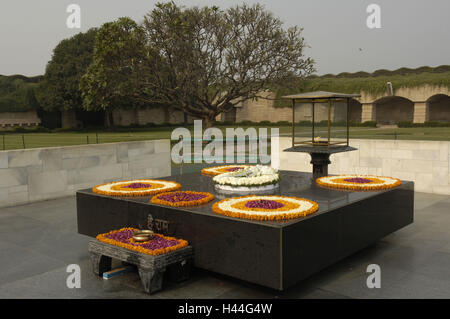 L'Inde, Delhi, tombeau, Gandhi, décoration florale, Banque D'Images