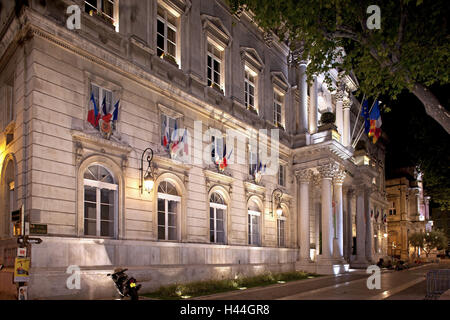 L'Europe, le sud de la France, Provence, Avignon, l'hôtel de ville, l'éclairage, le soir, Banque D'Images