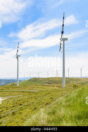 Ferme éolienne près de Portell de Morella, Communauté Valencienne, Espagne Banque D'Images