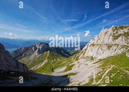 Vue de l'voyager du monde et Alpes suisses depuis le haut de la montagne Pilatus Banque D'Images