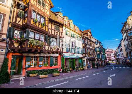 Colmar, France - le 8 novembre 2014 : Colmar Street view pour la France maisons traditionnelles colorées Banque D'Images