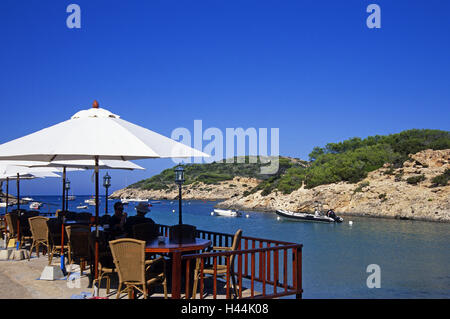 Cala de Portinatx, Ibiza, bar, terrasse, parasol, invités, Banque D'Images